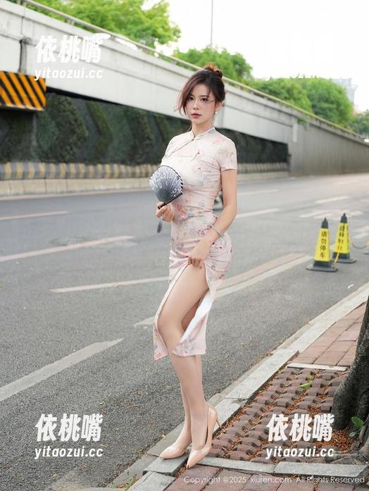 秀人网 - 红裙下的赵惟依coco，图集下载模式开启，能不能给我点明码标价？