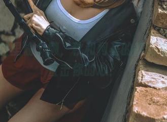 在浴缸里偷个懒，秋和柯基的高清写真集直击你的心！