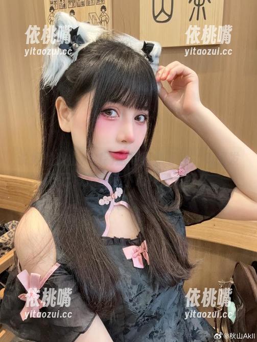 秋山AkI 说好的秋山AkI制服写真集下载,结果发现自己竟然一不小心停留了好久。