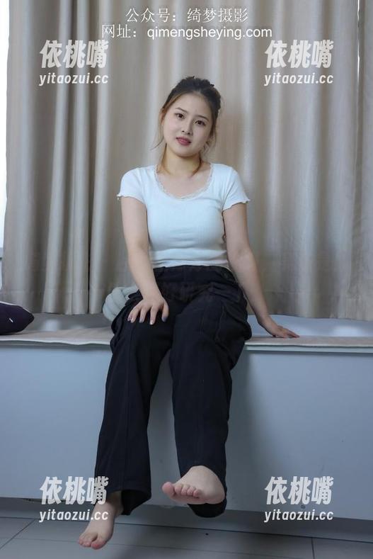 绮梦摄影-婷婷 绮梦摄影 - 精选里婷婷的校服,实在是太值得好好研究一下。