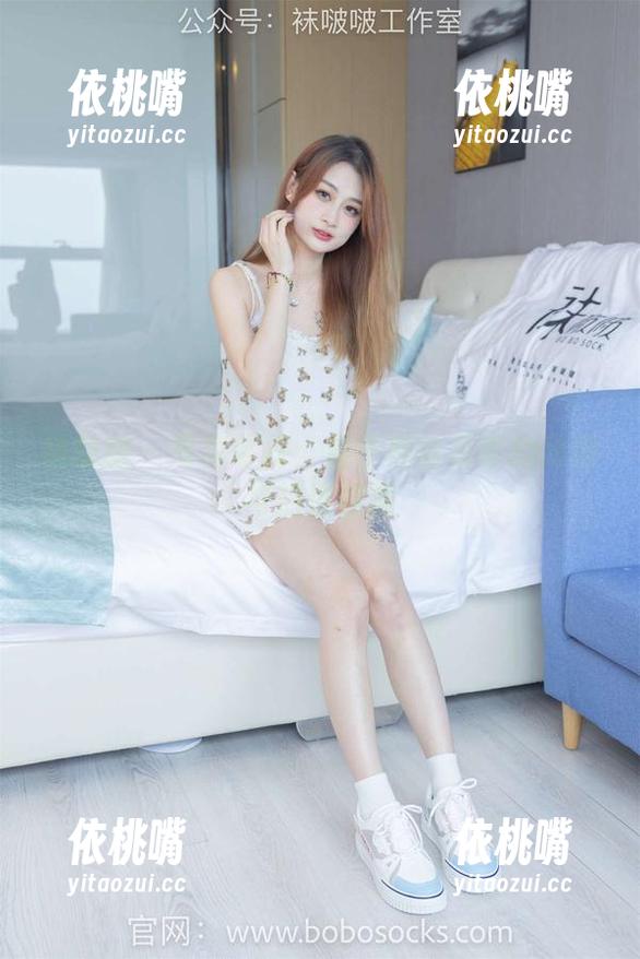 袜啵啵-稚予 袜啵啵 - 写真可探:稚予黑丝吊带的冷静与热情碰撞