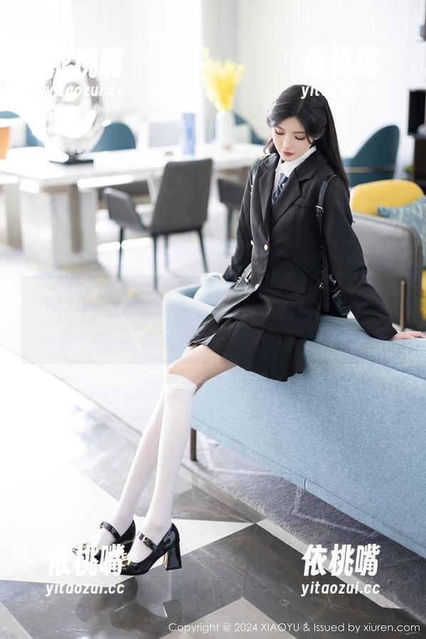 语画界-绯月樱-Cherry 语画界 - 私拍合集:绯月樱-Cherry的“圣诞穿搭”,你准备好纠结了么?