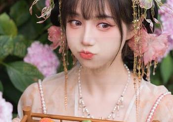 贰加六的婚纱：COS难道是隐藏的超能力，竟然可以把我也照亮了吗？
