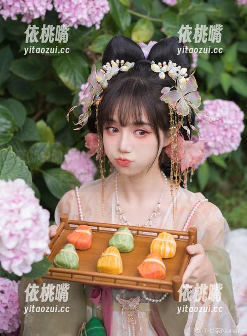 贰加六 贰加六的婚纱:COS难道是隐藏的超能力,竟然可以把我也照亮了吗?