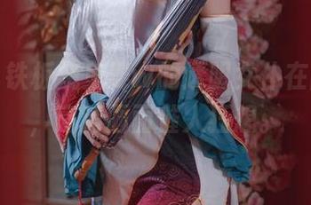 好吧，铁板烧鬼舞w的透明女仆在图库里，高清画面催人狂想。
