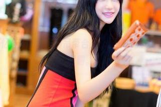 青豆客 – 施忆佳Kitty酱的吊带合集：原来衣服也能在这儿隐晦调情。