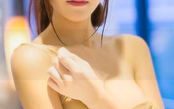 青豆客 – 教室与施忆佳：高清写真，瞥见的不止是书本