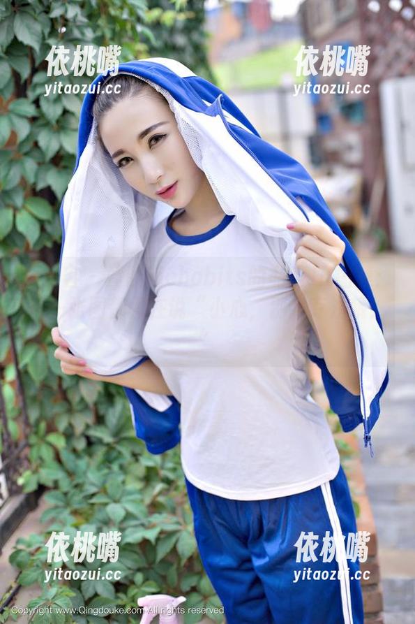 青豆客-黄歆苑chobits 青豆客 - 黄歆苑chobits的私房JK图集:每一张图都像在说“小心,别太专注哦!”