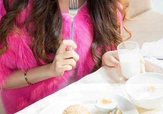 魅妍社 – Mieko林美惠子双人写真，特意叫上朋友，结果我们俩都在美图上自恋！