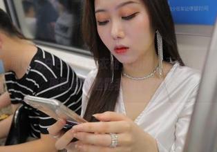 魔镜街拍 – 原以为白色吊带连衣裙无所谓，直到我看到婷婷……原图直接泄露我的心声！