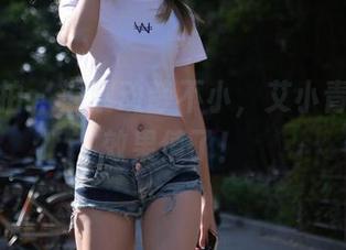 魔镜街拍 – 漫展动静不小，艾小青的写真效果值了！