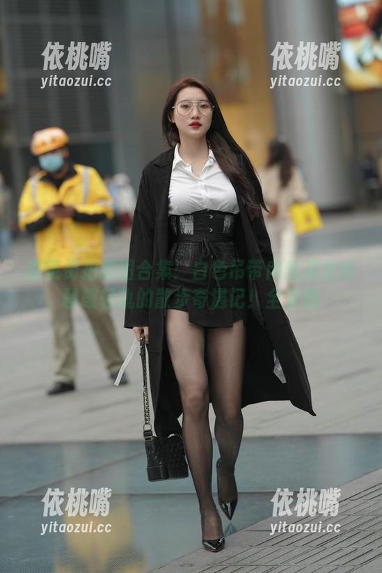 魔镜街拍 魔镜街拍原图合集:白色吊带肉丝美女在琶醍轻轨的散步奇遇记!全集哦