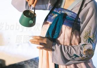鹿八岁baby再次发力，女上司和女下属：原图里隐藏了什么呢！